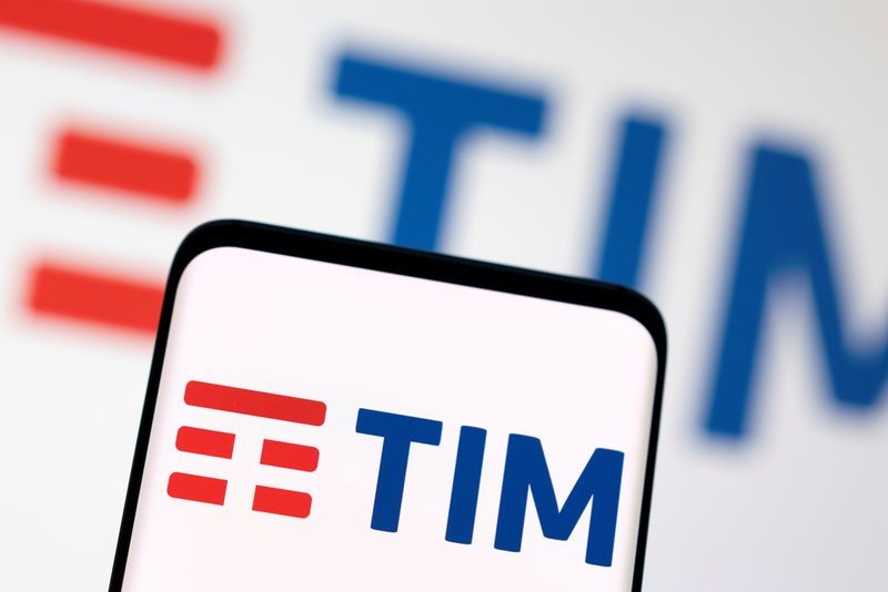 Nuovo accordo 5 anni Tim con Dazn per Serie A