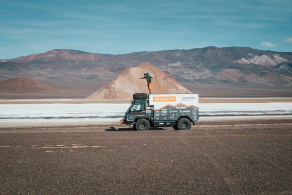 Record auto elettrica sul vulcano grazie ai pannelli solari