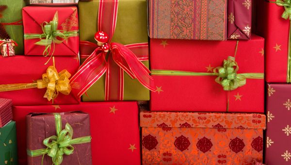 Spesa natalizia degli italiani regali o viaggi
