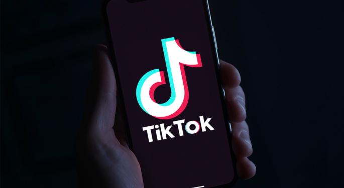 L’algoritmo di TikTok espone i giovani a contenuti di guerra