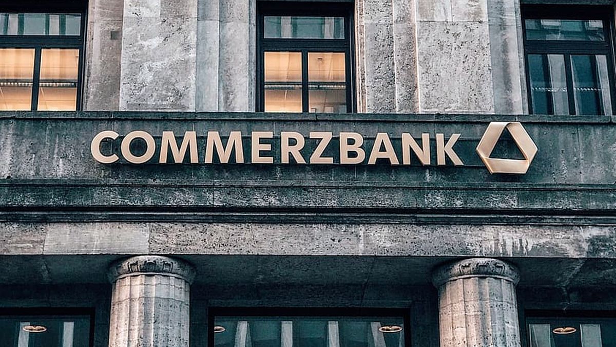 Borsa 15 gennaio ultime notizie: Bloomberg scommette sulla cessione di Commerz alla Deutsche Bank