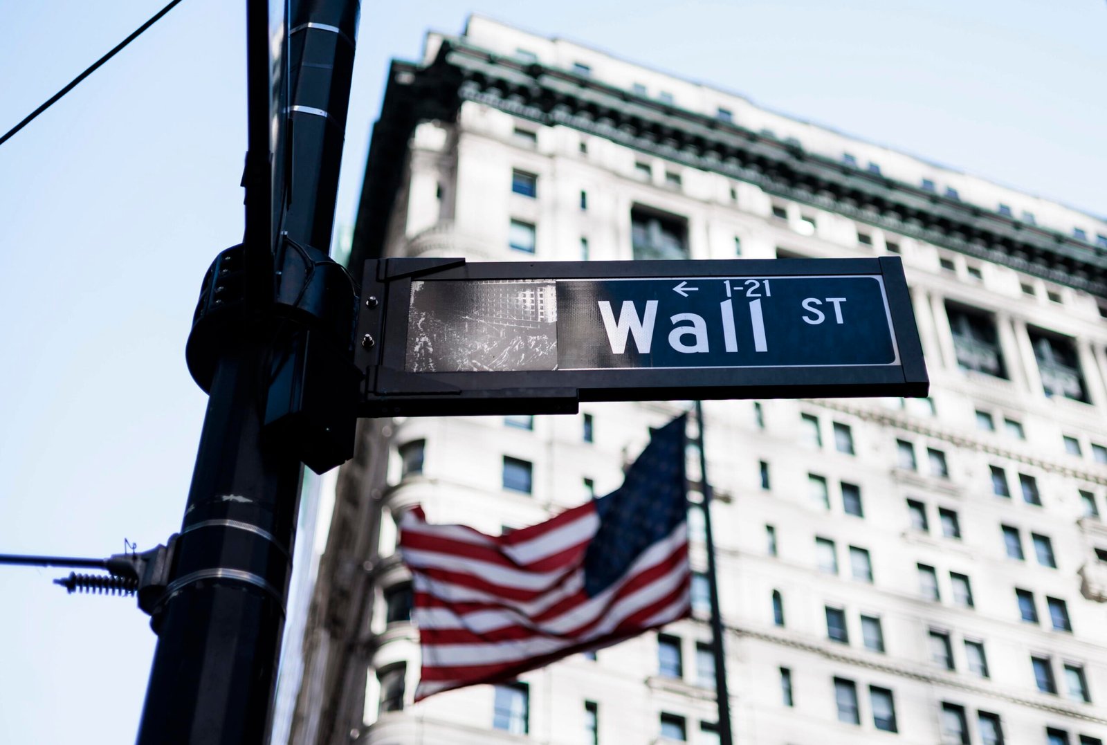 Bitcoin debutta a Wall Street e il titolo decolla Bitcoin debutta a Wall Street e il titolo decolla