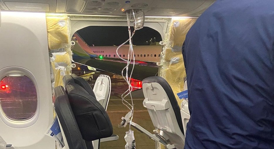 Boeing 737 Max 9 a terra negli USA per nuovo