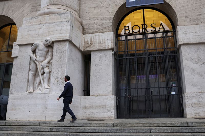 Borsa Milano auto traina brilla Iveco