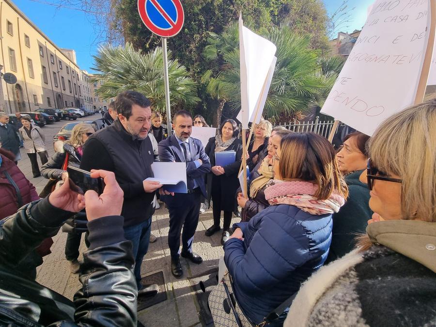 Matteo Salvini in tour a Sassari lavoratori a rischio disoccupazione