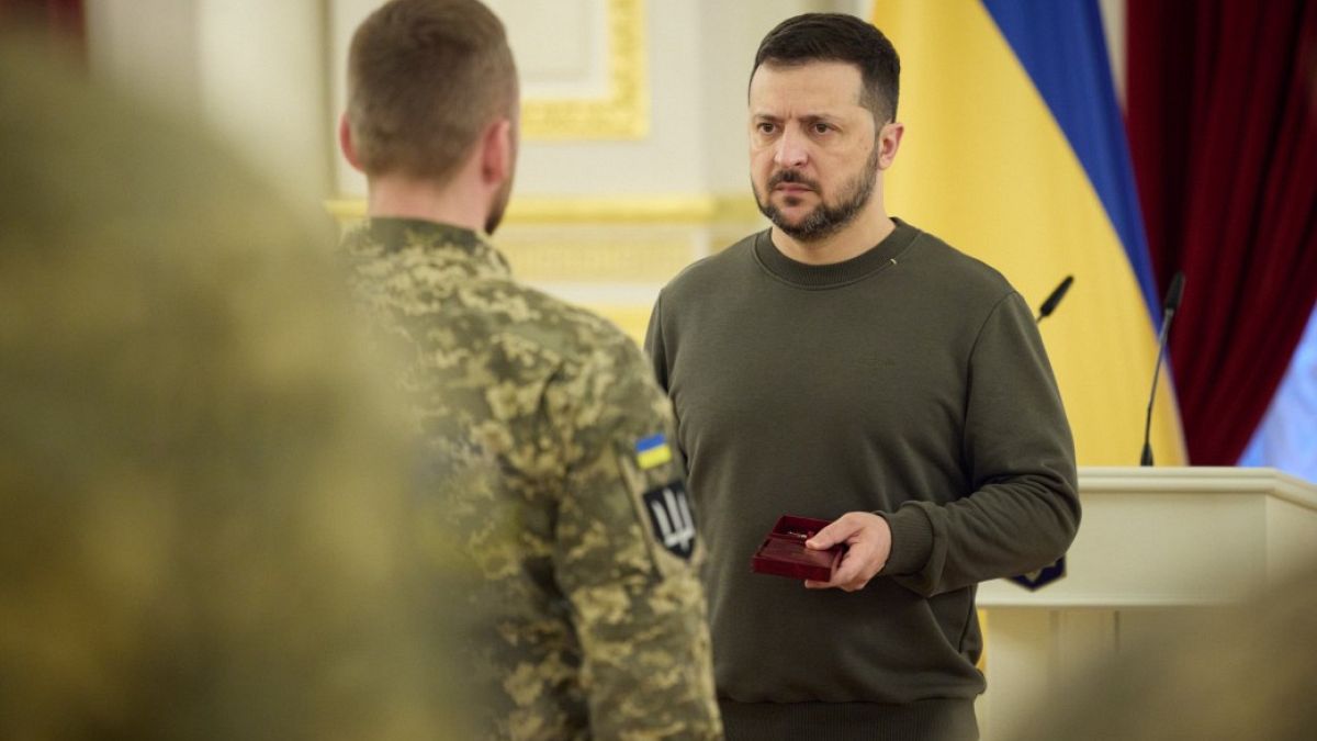 Premio di Zelensky ai militari per laffondamento della nave Ivanovets