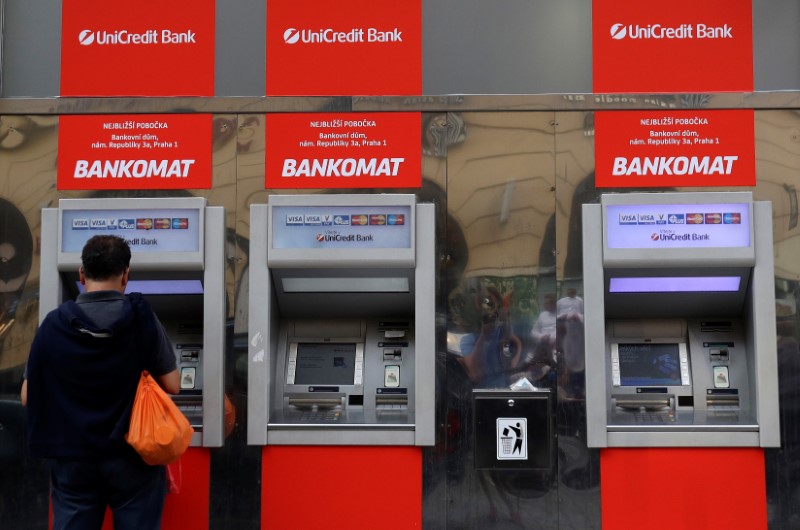 Borsa Milano in attesa tagli della Bce banche e Enel