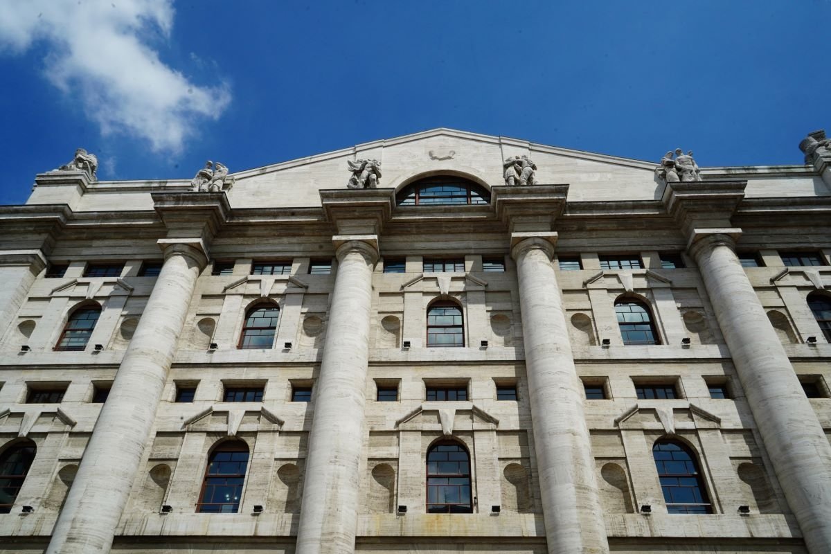 Borse FTSE Mib in salita con Tim e Mps, Spread ed euro stabili. Borse FTSE Mib in salita con Tim e Mps Spread
