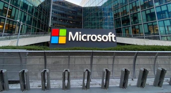 Microsoft e G42 siglano accordo miliardario Microsoft e G42 siglano un accordo da 1,5 miliardi di dollari