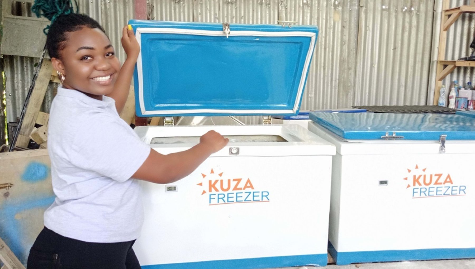 Startup in Kenya trasforma plastica in congelatori da spiaggia