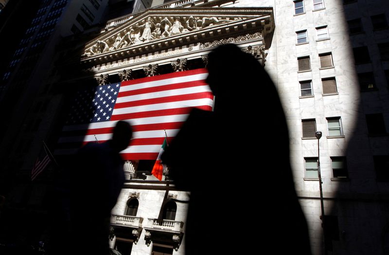 Wall Street, future in rialzo in attesa del vertice Fed e degli utili